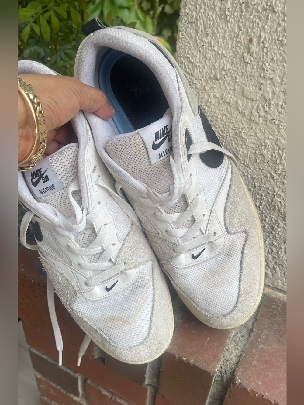 Nike White and Black Skate Sneakers,they need to be washed 🥰